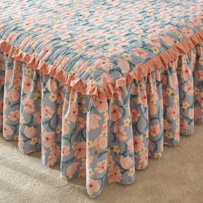 91家纺网 家纺一手货源 找家纺 恋尚 2023新款蜜桃棉印花夹棉床裙三件套 春俏