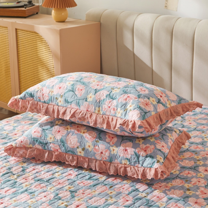 91家纺网 家纺一手货源 找家纺 恋尚 2023新款蜜桃棉印花夹棉床裙三件套 春俏