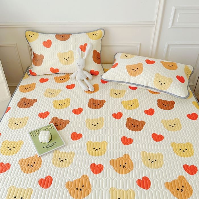 91家纺网 家纺一手货源 找家纺 纽缦 2023新款乳胶床裙三件套 晚安熊-米白