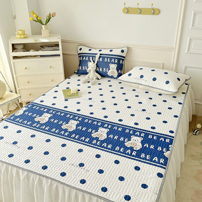 91家纺网 家纺一手货源 找家纺 纽缦 2023新款乳胶床裙三件套 萌小熊-蓝