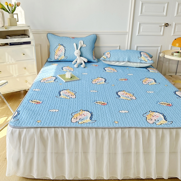 91家纺网 家纺一手货源 找家纺 纽缦 2023新款乳胶床裙三件套 欢乐奶龙