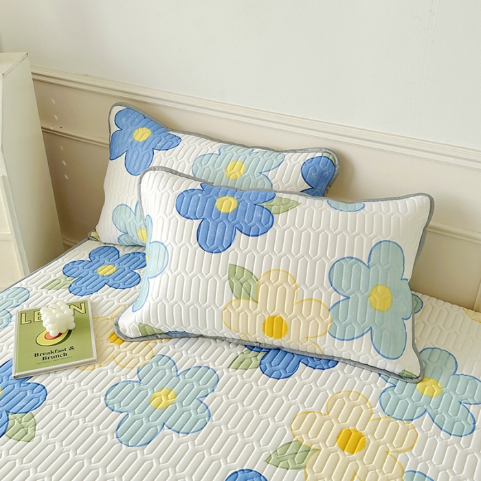 91家纺网 家纺一手货源 找家纺 纽缦 2023新款乳胶床裙三件套 花季-白蓝