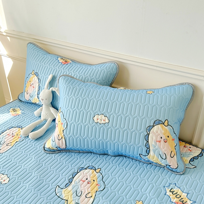 91家纺网 家纺一手货源 找家纺 纽缦 2023新款乳胶床裙四件套 欢乐奶龙