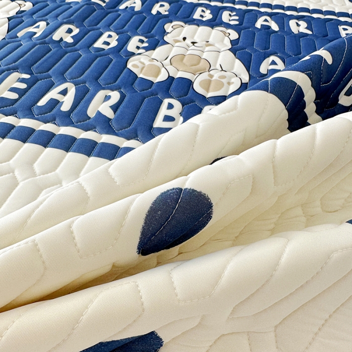 91家纺网 家纺一手货源 找家纺 纽缦 2023新款乳胶床裙四件套 萌小熊-蓝