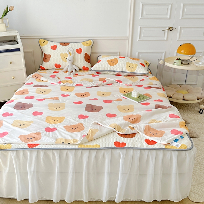 91家纺网 家纺一手货源 找家纺 纽缦 2023新款乳胶床裙四件套 晚安熊-米白