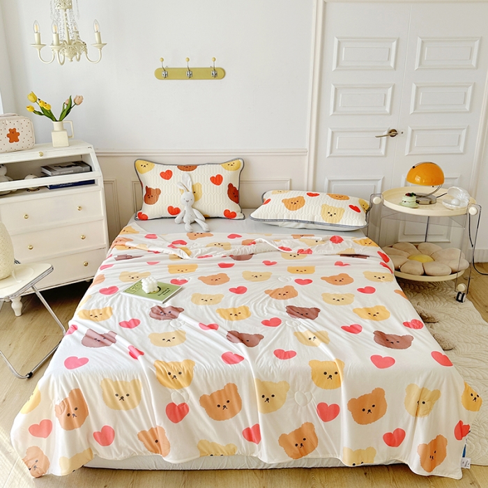 91家纺网 家纺一手货源 找家纺 纽缦 2023新款乳胶床裙四件套 晚安熊-米白