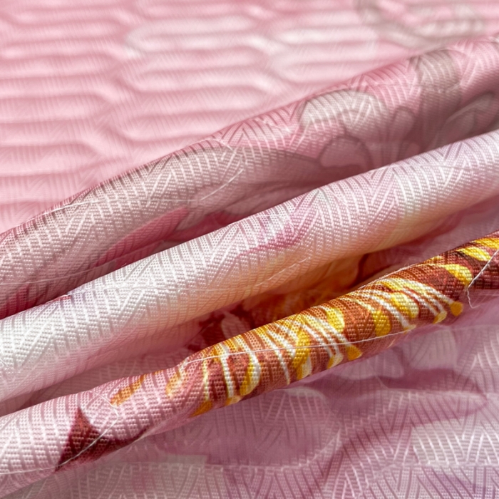 91家纺网 家纺一手货源 找家纺 恋尚 2023新款冰丝夹棉床盖款软凉席印花三件套 函汐微微