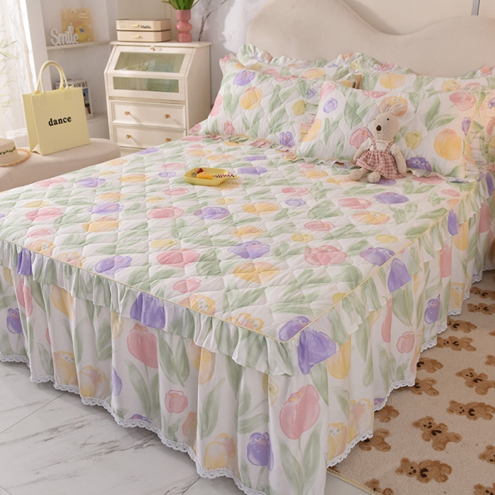 91家纺网 家纺一手货源 找家纺 美达 2025全棉蕾丝小花边夹棉床裙 春日蜜糖