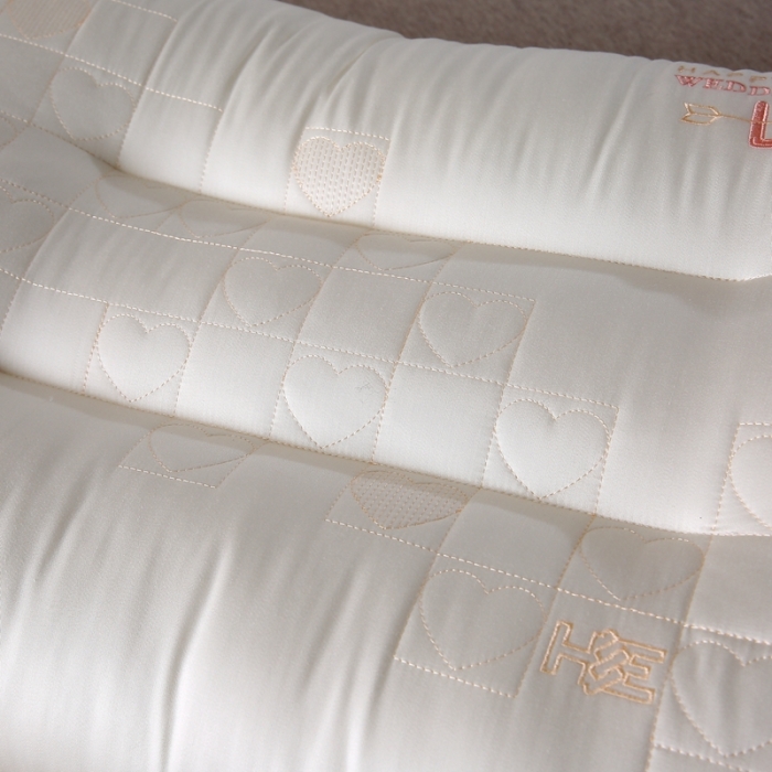 91家纺网 家纺一手货源 找家纺 赛格时代家居 倾城之恋护颈羽丝绒枕