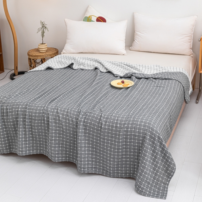 91家纺网 家纺一手货源 找家纺 卡奥 2024款日式水洗纯棉三层纱夏被毛巾被盖毯毛毯 十字格-灰