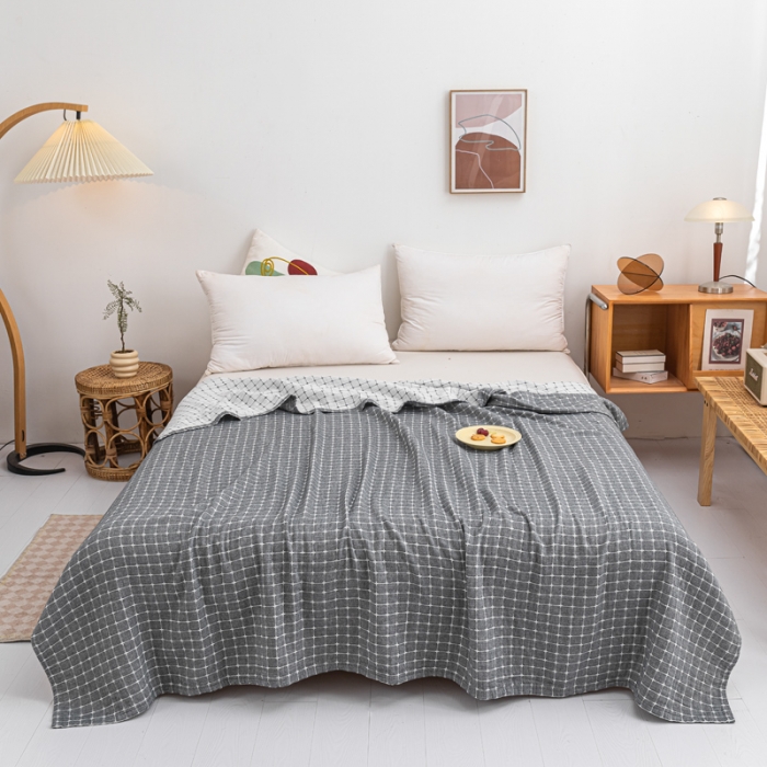 91家纺网 家纺一手货源 找家纺 卡奥 2024款日式水洗纯棉三层纱夏被毛巾被盖毯毛毯 十字格-灰