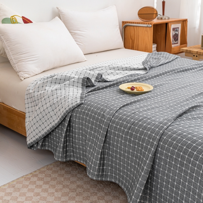 91家纺网 家纺一手货源 找家纺 卡奥 2024款日式水洗纯棉三层纱夏被毛巾被盖毯毛毯 十字格-灰