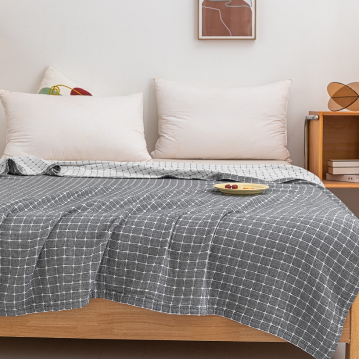 91家纺网 家纺一手货源 找家纺 卡奥 2024款日式水洗纯棉三层纱夏被毛巾被盖毯毛毯 十字格-灰