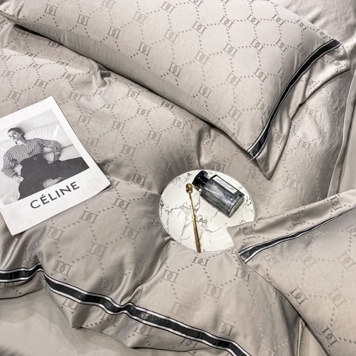 91家纺网 家纺一手货源 找家纺 宅家居2023新款设计款轻奢高精密贡缎提花臻品真丝四件套 迪奥-银灰