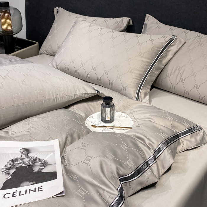 91家纺网 家纺一手货源 找家纺 宅家居2023新款设计款轻奢高精密贡缎提花臻品真丝四件套 迪奥-银灰