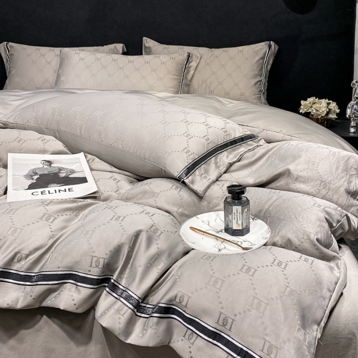 91家纺网 家纺一手货源 找家纺 宅家居2023新款设计款轻奢高精密贡缎提花臻品真丝四件套 迪奥-银灰