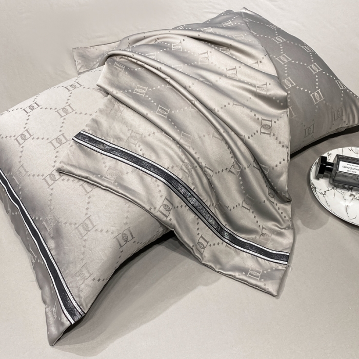 91家纺网 家纺一手货源 找家纺 宅家居2023新款设计款轻奢高精密贡缎提花臻品真丝四件套 迪奥-银灰