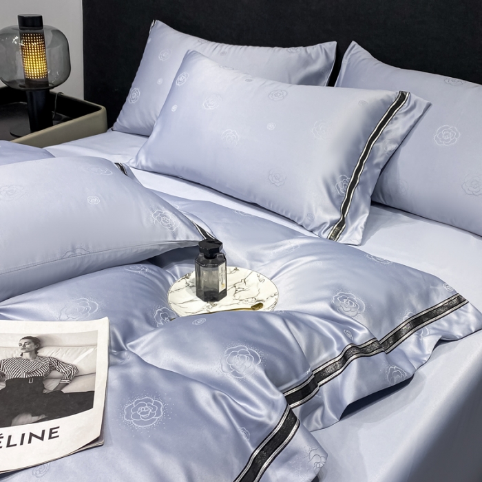 91家纺网 家纺一手货源 找家纺 宅家居2023新款设计款轻奢高精密贡缎提花臻品真丝四件套 山茶花-蓝灰