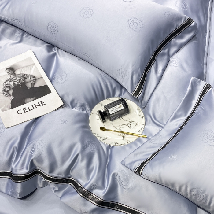 91家纺网 家纺一手货源 找家纺 宅家居2023新款设计款轻奢高精密贡缎提花臻品真丝四件套 山茶花-蓝灰