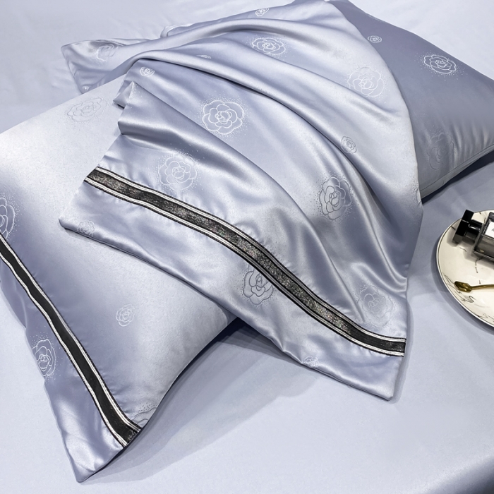 91家纺网 家纺一手货源 找家纺 宅家居2023新款设计款轻奢高精密贡缎提花臻品真丝四件套 山茶花-蓝灰