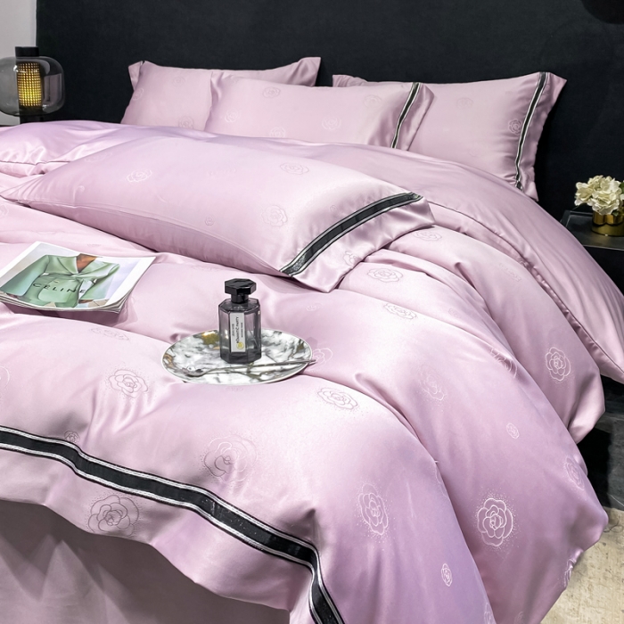 91家纺网 家纺一手货源 找家纺 宅家居2023新款设计款轻奢高精密贡缎提花臻品真丝四件套 山茶花-浅紫