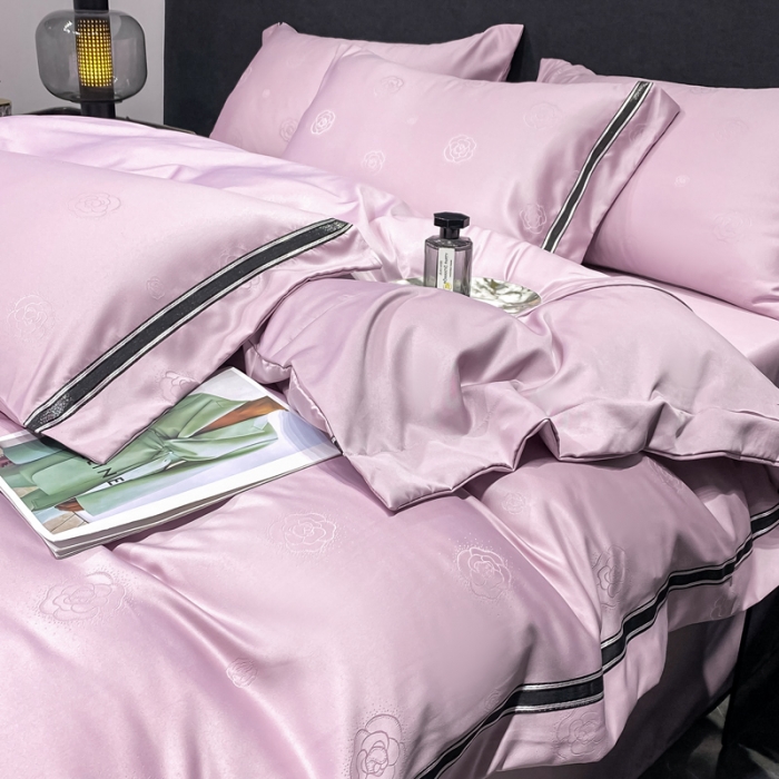 91家纺网 家纺一手货源 找家纺 宅家居2023新款设计款轻奢高精密贡缎提花臻品真丝四件套 山茶花-浅紫