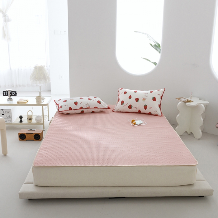 91家纺网 家纺一手货源 找家纺 花漾 2023新款A类针织棉凉感丝夏被凉席四件套 草莓甜心