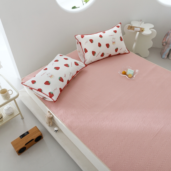 91家纺网 家纺一手货源 找家纺 花漾 2023新款A类针织棉凉感丝夏被凉席四件套 草莓甜心