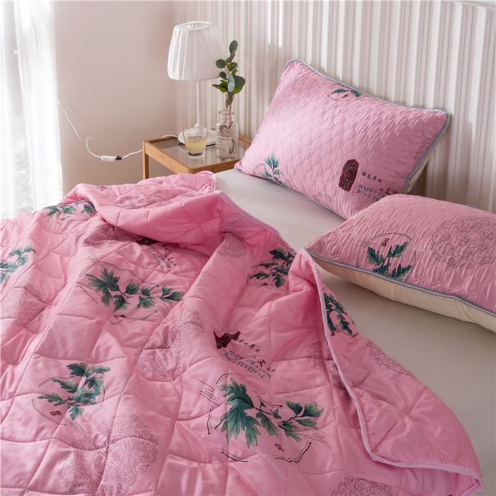 91家纺网 家纺一手货源 找家纺 亚龙 2023新款功能性微电能艾草驱蚊被 艾草-红