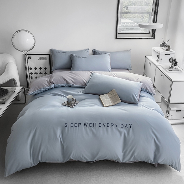 91家纺网 家纺一手货源 找家纺 啊雅 2025新款双拼绣花四季款磨毛四件套 奶兰灰加奶浅灰