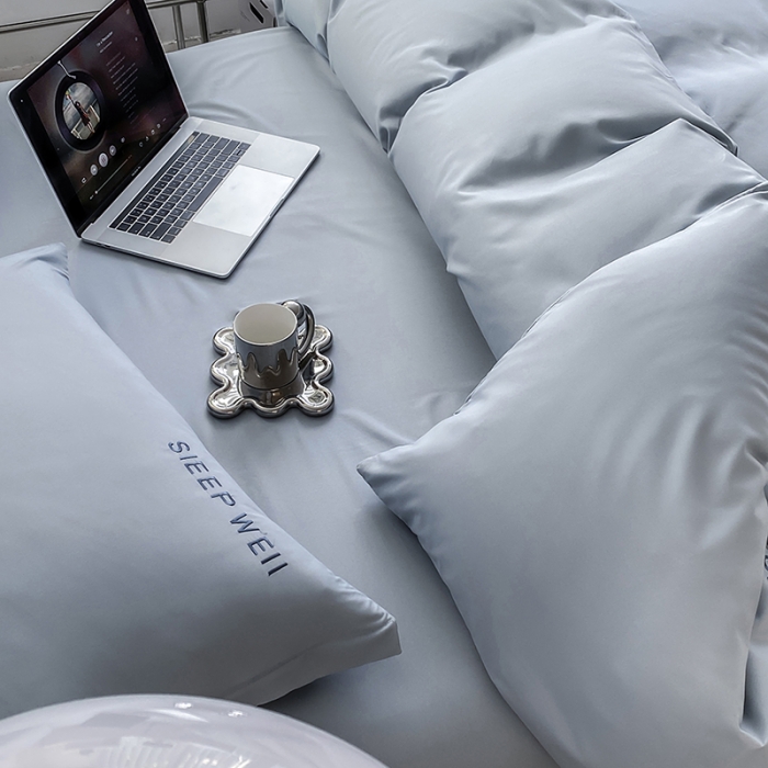 91家纺网 家纺一手货源 找家纺 啊雅 2025新款双拼绣花四季款磨毛四件套 奶兰灰