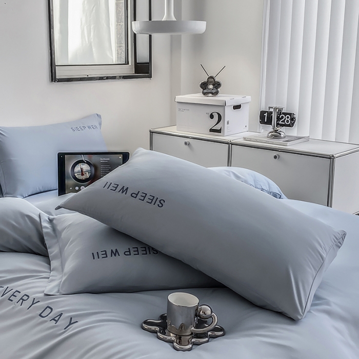 91家纺网 家纺一手货源 找家纺 啊雅 2025新款双拼绣花四季款磨毛四件套 奶兰灰