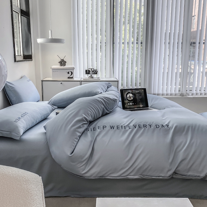 91家纺网 家纺一手货源 找家纺 啊雅 2025新款双拼绣花四季款磨毛四件套 奶兰灰