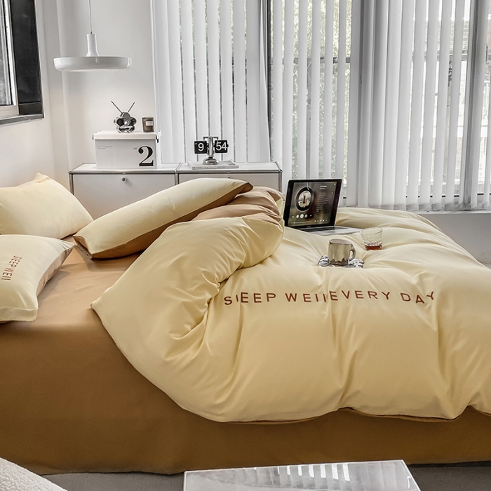 91家纺网 家纺一手货源 找家纺 啊雅 2025新款双拼绣花四季款磨毛四件套 奶黄加奶咖