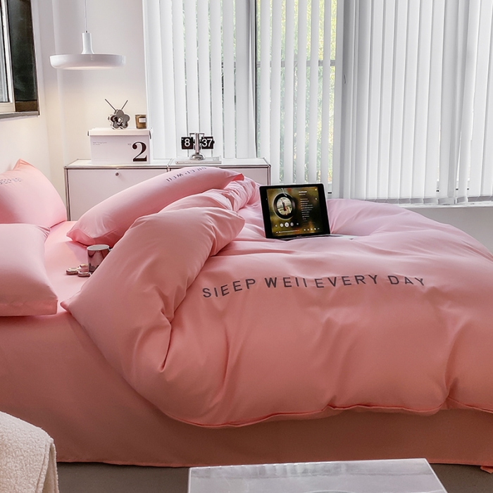 91家纺网 家纺一手货源 找家纺 啊雅 2025新款双拼绣花四季款磨毛四件套 奶粉