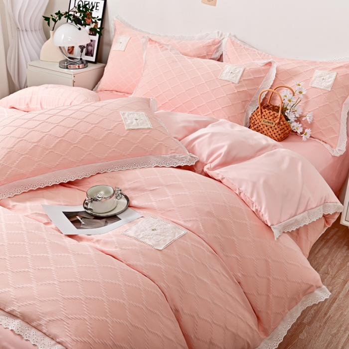 91家纺网 家纺一手货源 找家纺 宅家居 2023新款双层纱菱形格贴布绣花边四件套-罗威系列 罗威-桃粉