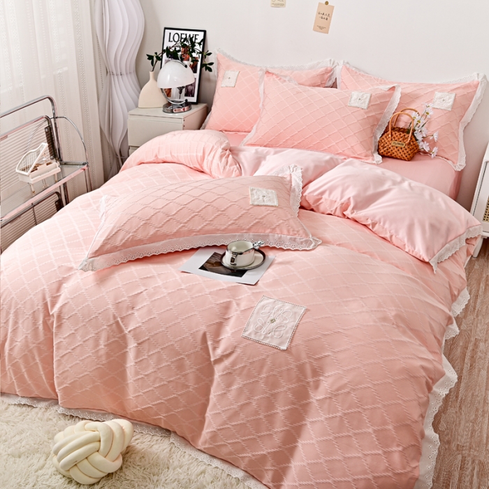 91家纺网 家纺一手货源 找家纺 宅家居 2023新款双层纱菱形格贴布绣花边四件套-罗威系列 罗威-桃粉