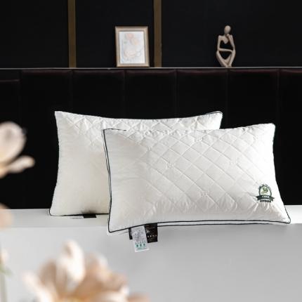 91家纺网 家纺一手货源 找家纺 （总）皇皇冠之家枕芯 2024新款大豆绣花款全棉羽丝棉枕