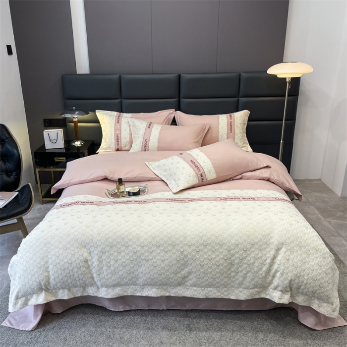 91家纺网 家纺一手货源 找家纺 布可 2025新款千鸟格立体雕花刺绣四件套 千鸟格.露娜粉