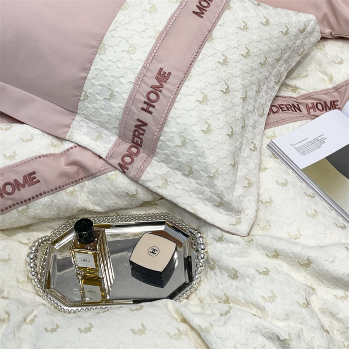 91家纺网 家纺一手货源 找家纺 布可 2025新款千鸟格立体雕花刺绣四件套 千鸟格.露娜粉