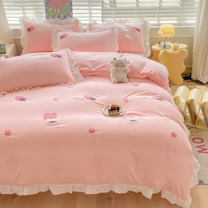 91家纺网 家纺一手货源 找家纺 易禾 2024新款 爱心小熊系列四件套 爱心小熊粉