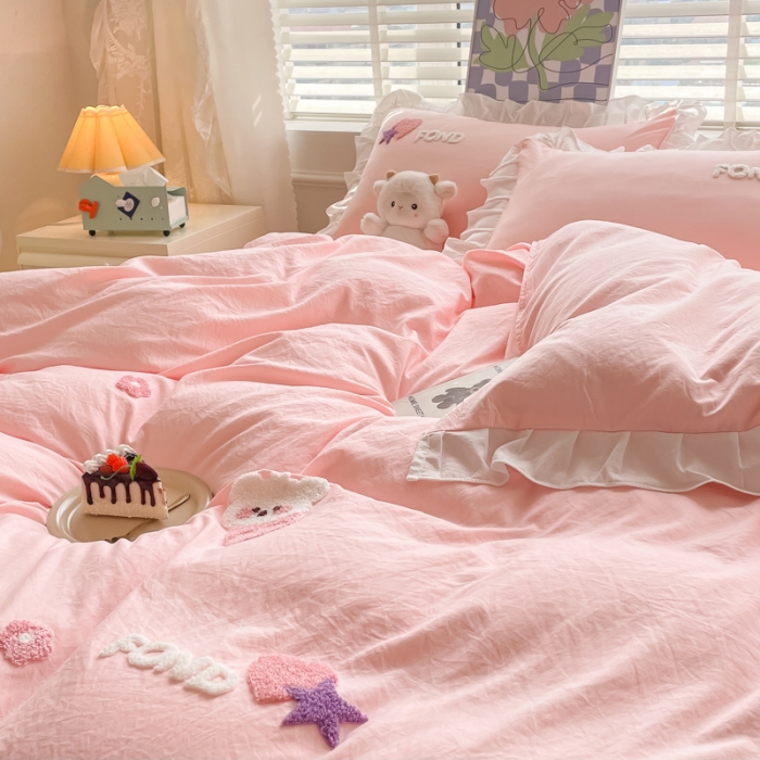 91家纺网 家纺一手货源 找家纺 易禾 2024新款 爱心小熊系列四件套 爱心小熊粉