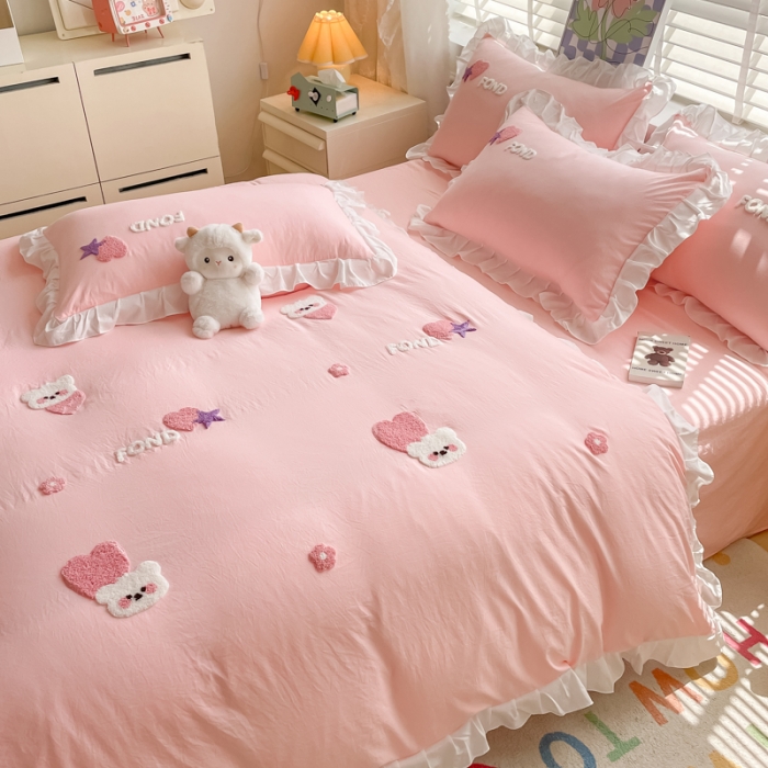 91家纺网 家纺一手货源 找家纺 易禾 2024新款 爱心小熊系列四件套 爱心小熊粉