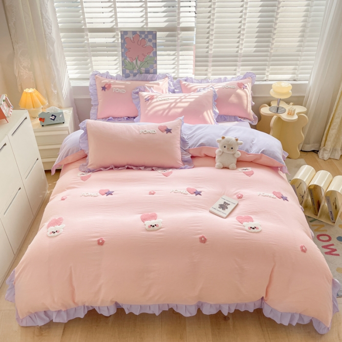 91家纺网 家纺一手货源 找家纺 易禾 2024新款 爱心小熊系列四件套 爱心小熊粉紫