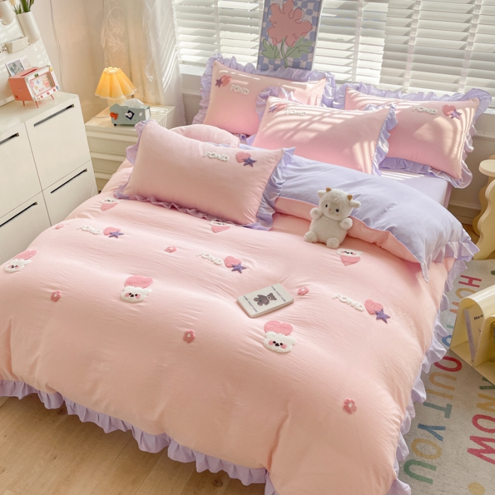 91家纺网 家纺一手货源 找家纺 易禾 2024新款 爱心小熊系列四件套 爱心小熊粉紫