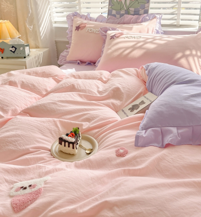 91家纺网 家纺一手货源 找家纺 易禾 2024新款 爱心小熊系列四件套 爱心小熊粉紫