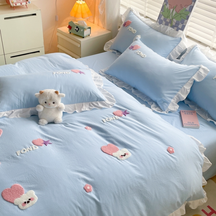 91家纺网 家纺一手货源 找家纺 易禾 2024新款 爱心小熊系列四件套 爱心小熊蓝