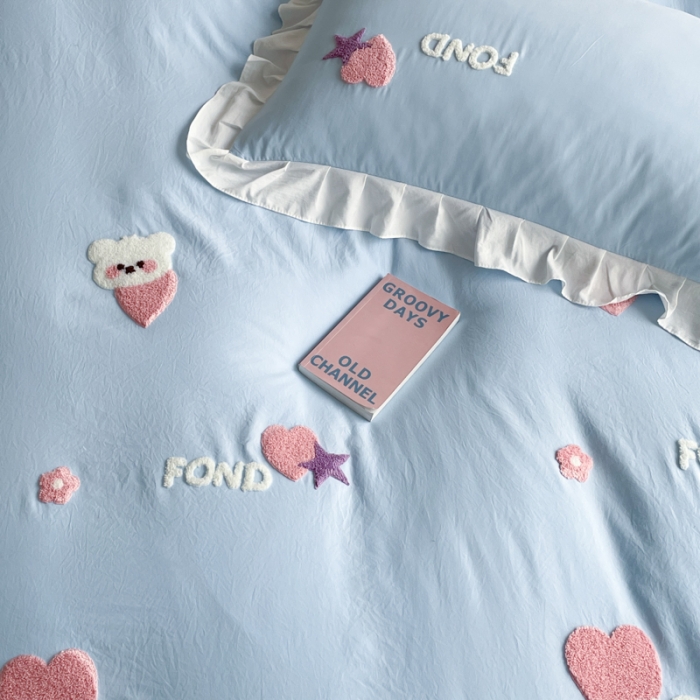 91家纺网 家纺一手货源 找家纺 易禾 2024新款 爱心小熊系列四件套 爱心小熊蓝