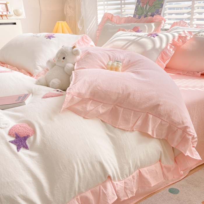 91家纺网 家纺一手货源 找家纺 易禾 2024新款 爱心小熊系列四件套 爱心小熊奶白粉