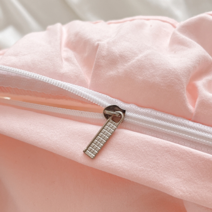 91家纺网 家纺一手货源 找家纺 易禾 2024新款 爱心小熊系列四件套 爱心小熊奶白粉